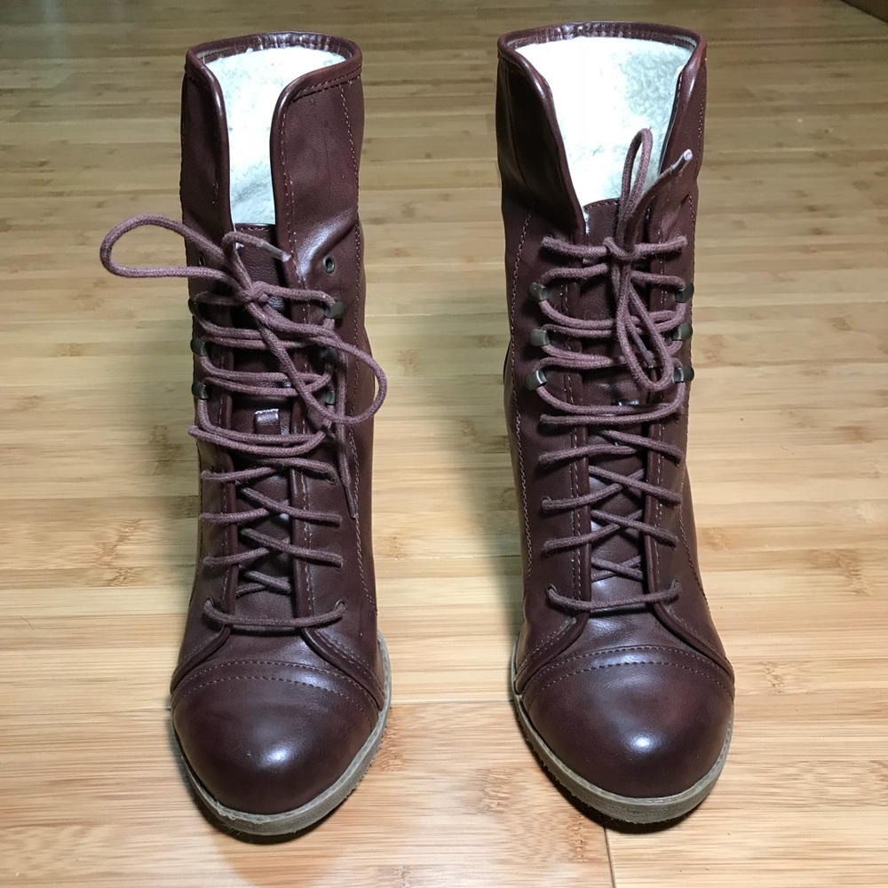 MOSSIMO HEELED BOOTIES